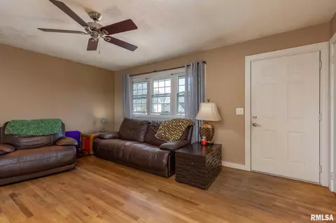 1530 13th St, Silvis, IL 61282 photo 4