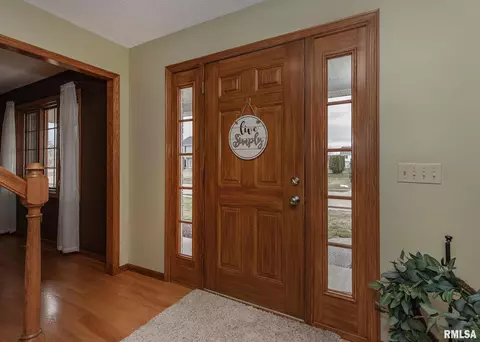 709 S 9th Ave, Eldridge, IA 52748 photo 16