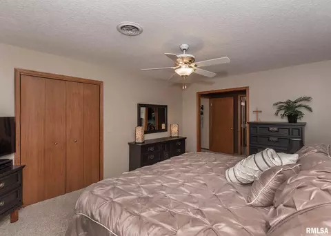 709 S 9th Ave, Eldridge, IA 52748 photo 31
