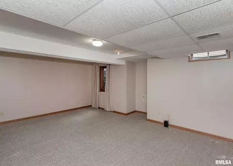 709 S 9th Ave, Eldridge, IA 52748 photo 39