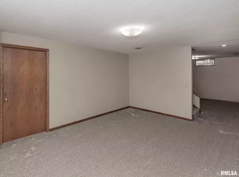 709 S 9th Ave, Eldridge, IA 52748 photo 36
