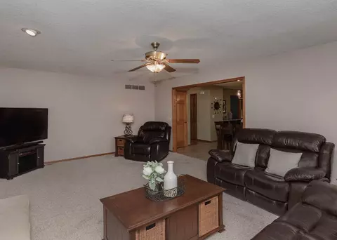 709 S 9th Ave, Eldridge, IA 52748 photo 11