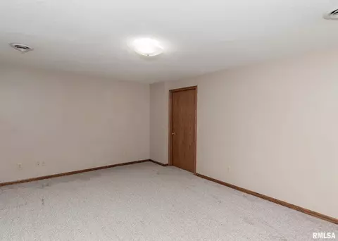 709 S 9th Ave, Eldridge, IA 52748 photo 35