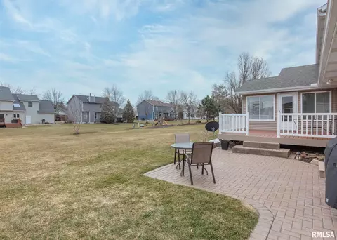709 S 9th Ave, Eldridge, IA 52748 photo 5