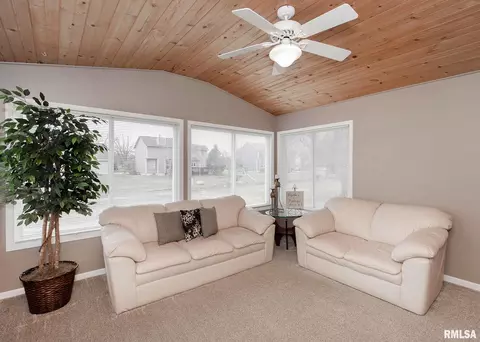 709 S 9th Ave, Eldridge, IA 52748 photo 21