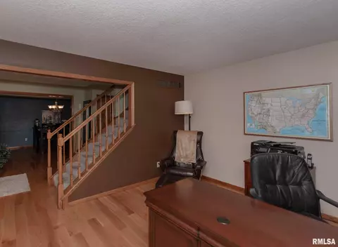 709 S 9th Ave, Eldridge, IA 52748 photo 15
