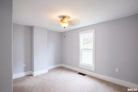 249 45th St, Moline, IL 61265 photo 10