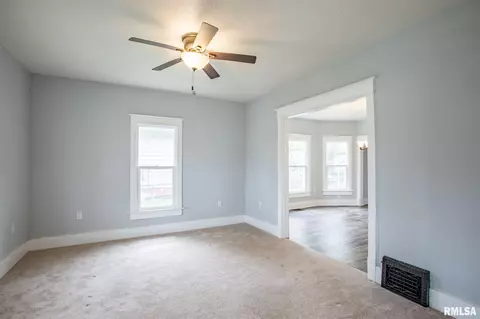 249 45th St, Moline, IL 61265 photo 13