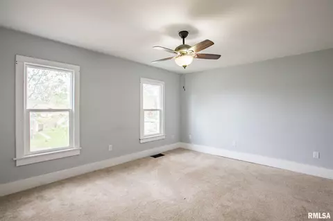 249 45th St, Moline, IL 61265 photo 17