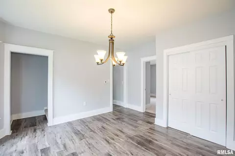 249 45th St, Moline, IL 61265 photo 9