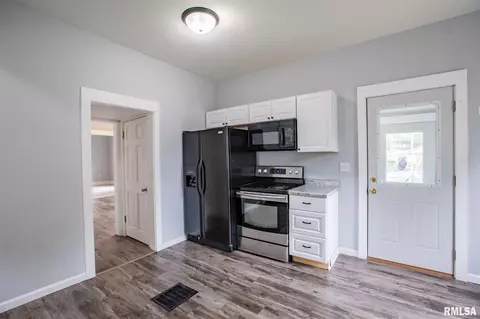 249 45th St, Moline, IL 61265 photo 7