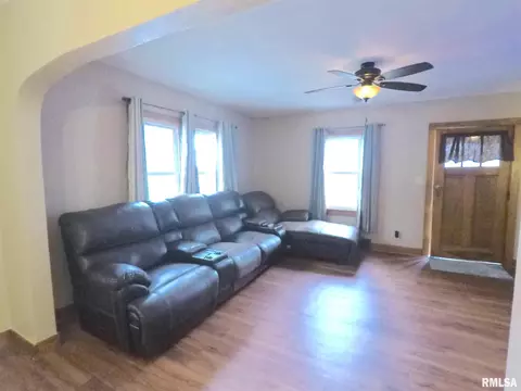 124 14th St, Silvis, IL 61282 photo 5