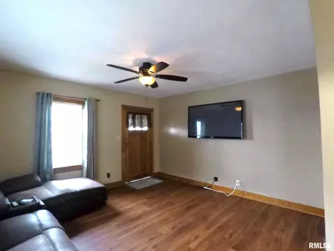 124 14th St, Silvis, IL 61282 photo 4