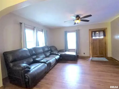 124 14th St, Silvis, IL 61282 photo 3