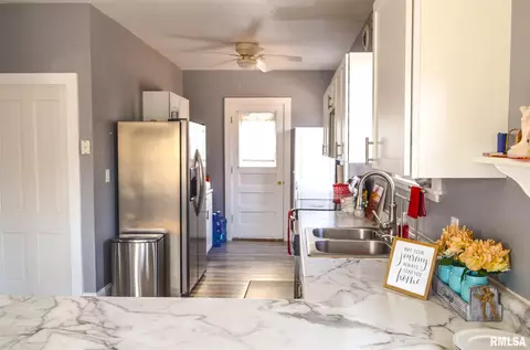 3326 Park 16th St, Moline, IL 61265 photo 8