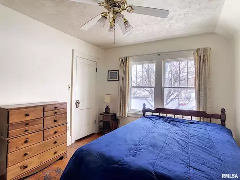 2549 5th St, Moline, IL 61265 photo 12