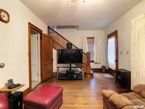 2549 5th St, Moline, IL 61265 photo 5