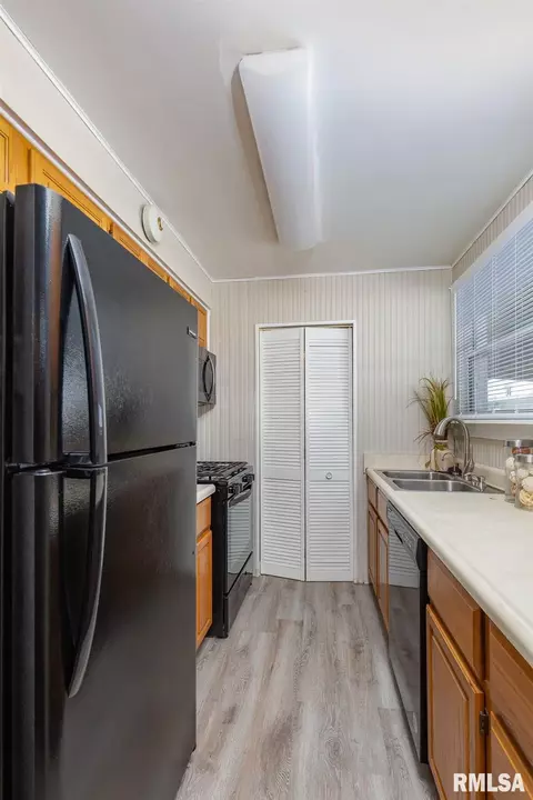 3721 14th Ave, Moline, IL 61265 photo 15