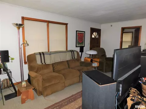 629 15th St, Silvis, IL 61282 photo 3