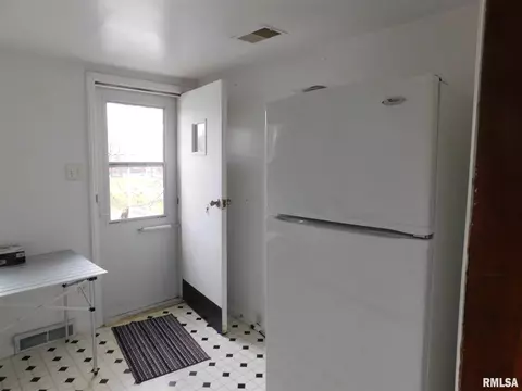 629 15th St, Silvis, IL 61282 photo 9