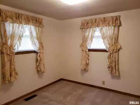 2318 12th St, Silvis, IL 61282 photo 7