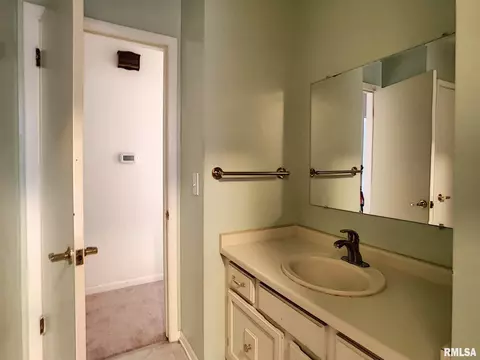 3526 35th St, Moline, IL 61265 photo 8