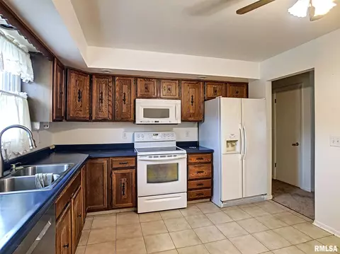 3526 35th St, Moline, IL 61265 photo 7