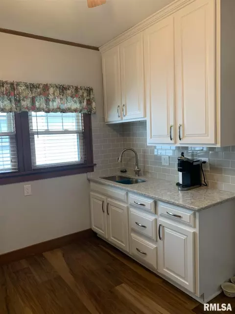 1630 24th St, Moline, IL 61265 photo 8