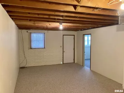 732 E Iowa St, Eldridge, IA 52748 photo 18