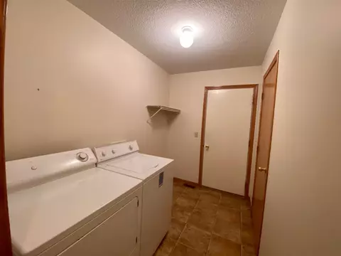 732 E Iowa St, Eldridge, IA 52748 photo 8