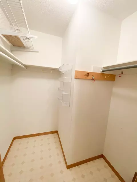 732 E Iowa St, Eldridge, IA 52748 photo 9