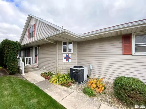 732 E Iowa St, Eldridge, IA 52748 photo 1