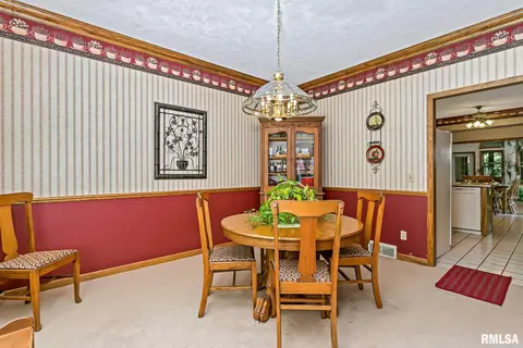 3560 49th St, Moline, IL 61265 photo 8