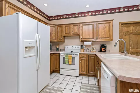 3560 49th St, Moline, IL 61265 photo 11