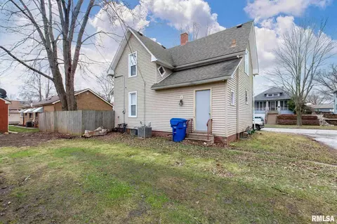1818 10th St, Moline, IL 61265 photo 2