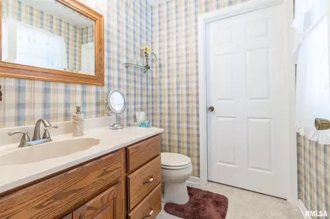 908 E Gregory Ave, Marion, IL 62959 photo 6