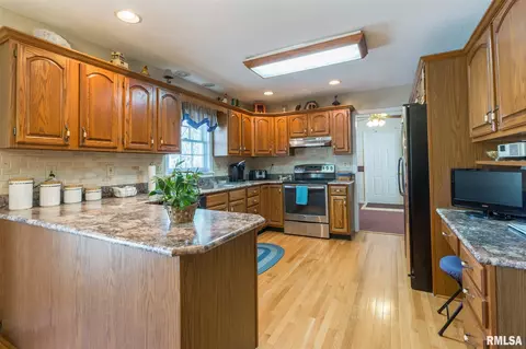 908 E Gregory Ave, Marion, IL 62959 photo 11