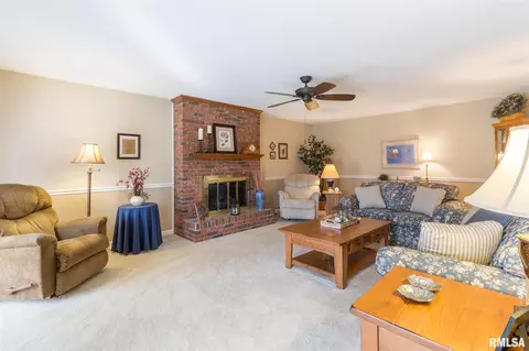 908 E Gregory Ave, Marion, IL 62959 photo 4