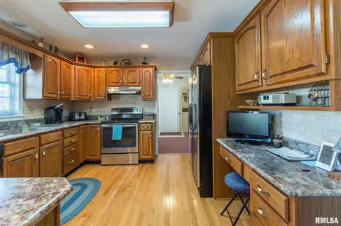 908 E Gregory Ave, Marion, IL 62959 photo 12