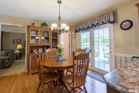 908 E Gregory Ave, Marion, IL 62959 photo 5