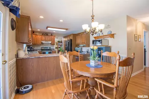 908 E Gregory Ave, Marion, IL 62959 photo 9