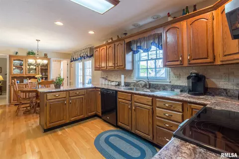 908 E Gregory Ave, Marion, IL 62959 photo 10