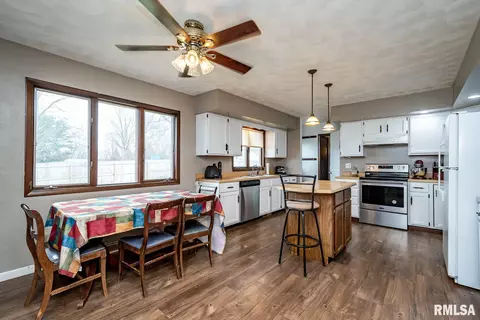 406 Westview Dr, Atkinson, IL 61235 photo 7