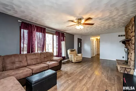 406 Westview Dr, Atkinson, IL 61235 photo 6