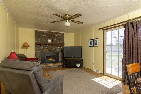 313 Cherokee Dr, Park View, IA 52748 photo 11