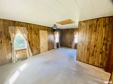 1016 E Main St, Aledo, IL 61231 photo 5