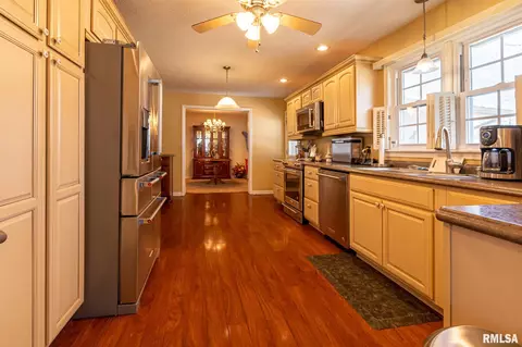 1502 W Malden St, Marion, IL 62959 photo 3