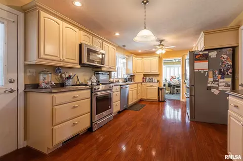 1502 W Malden St, Marion, IL 62959 photo 4