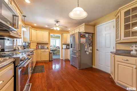 1502 W Malden St, Marion, IL 62959 photo 7