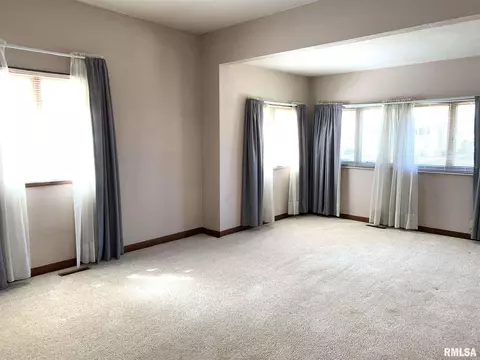 2006 13th St, Moline, IL 61265 photo 7